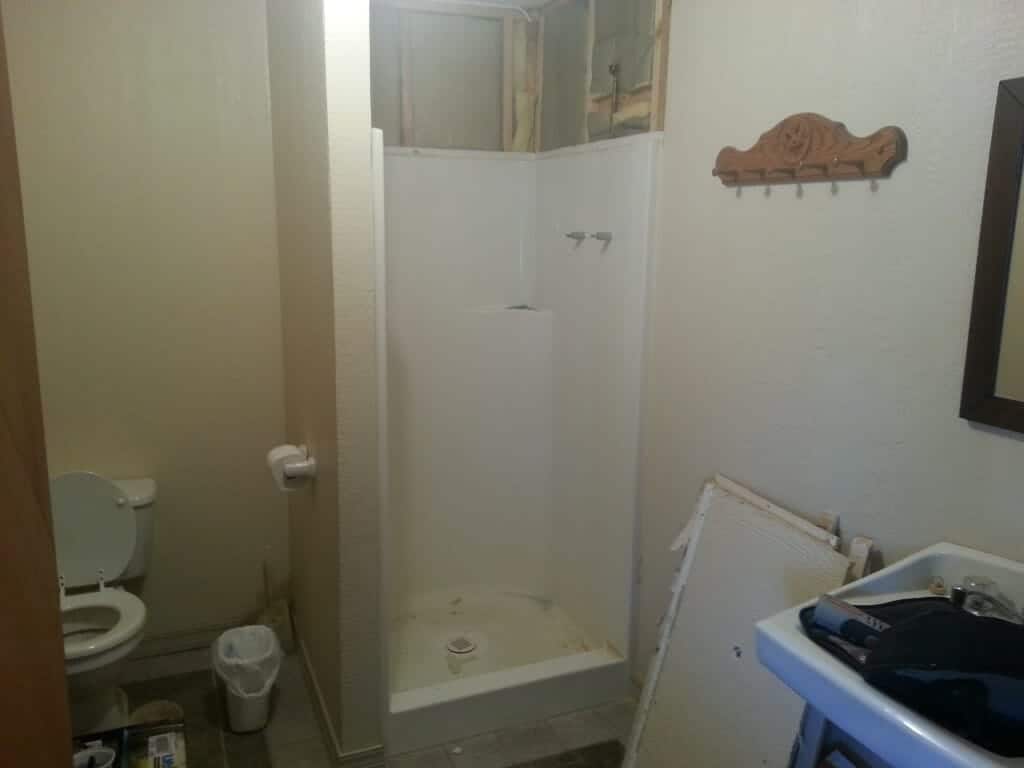 Cabin Fiberglas Shower Before